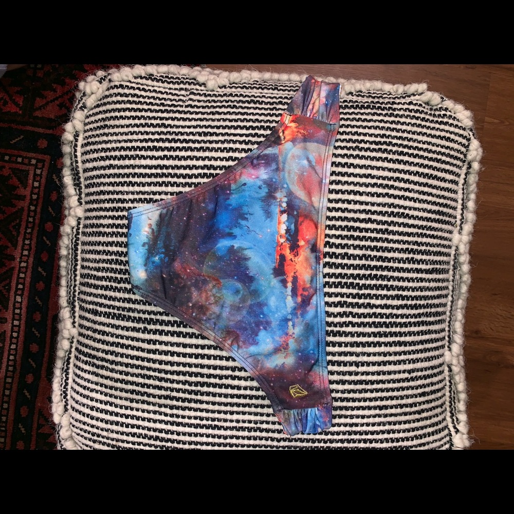 Volcom bathing suite bottom - Picture 2 of 2